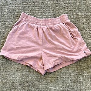 Everlane Women’s “Off Duty Short” (dusty rose)